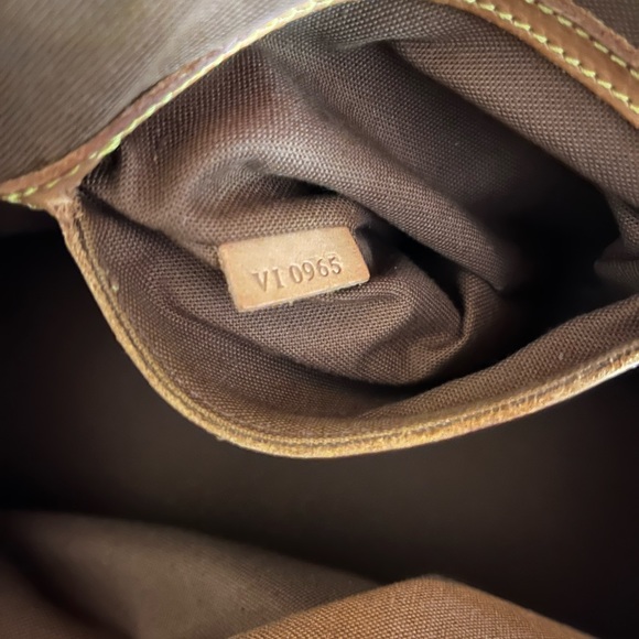 Louis Vuitton Alma PM Handbag Monogram - Picture 14 of 15